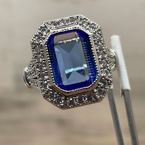 Beautiful Radiant Cut Art Deco London Blue Diamond CZ Silver Plated Ring